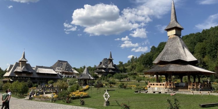 Turiștii au luat cu asalt Maramureșul în weekend – pensiunile din zonele turistice, aproape de capacitate maximă