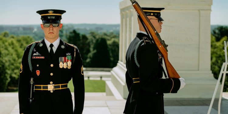 Secretarul american al războiului cere Nobel pentru Pace pentru armata SUA în fiecare an