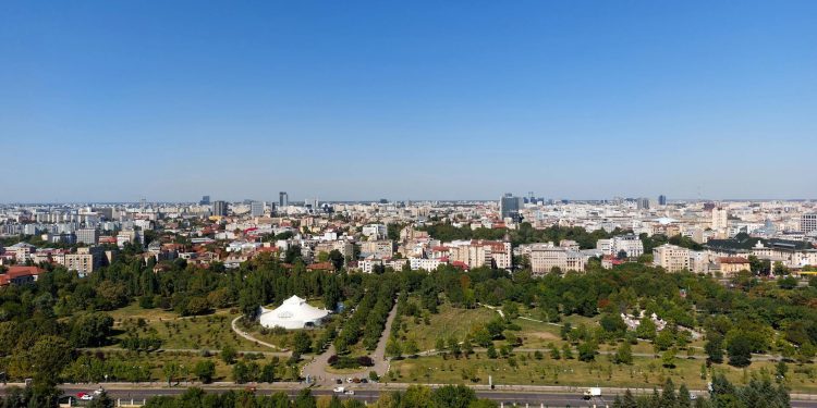 Un din trei angajați români caută un nou loc de muncă în contextul supraîncărcării și al nemulțumirilor