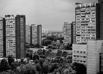 Incendiu la bloc social din Constanța: Plan roșu activat, zeci de pompieri la fața locului