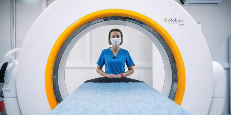 Doi români cresc un startup elvețian în imaging cu un singur foton, aproape 2 milioane de dolari atras în 1 an