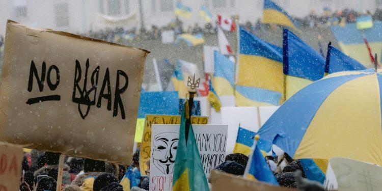 Vucic răspunde dur lui Peter Magyar: comentariile despre Putin ca „naș” sunt prostii