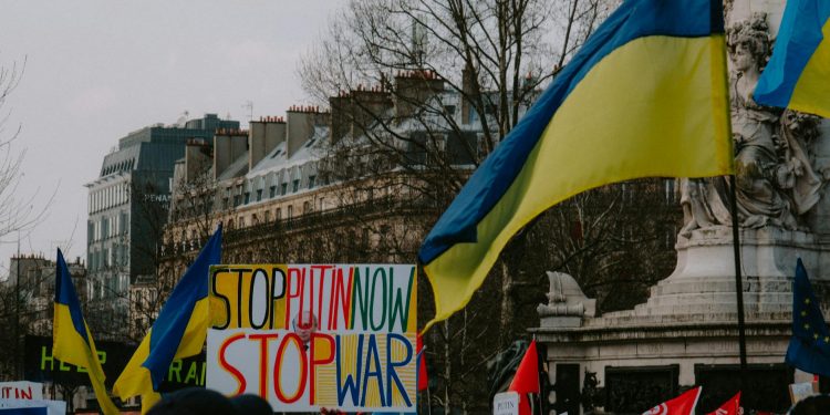 Orbán se oferă să ajute Rusia în negocieri despre conflict, sub ochii lui Putin