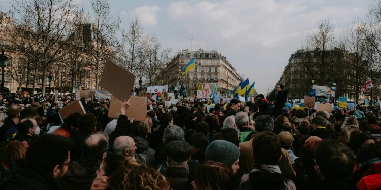 Raliu de protest inedit lângă Paris față de rasism, la convocarea primarului Bally Bagayoko