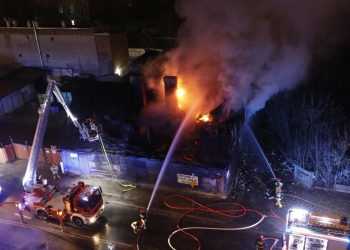 Explozie la CET Vest în București și incendiu cu 30 de tone de ulei