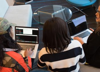 Hackathon pentru studenți români cu sprijin Microsoft, premii de până la 3.000 EUR