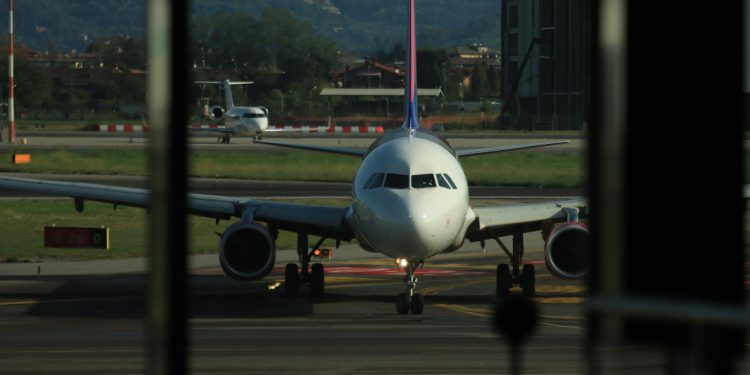 Restricții de alimentare cu combustibil afectează patru aeroporturi din nordul Italiei