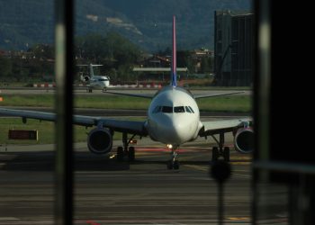 Aeroporturi italiene impun restricții la alimentarea aeronavelor din cauza lichidităţii de combustibil