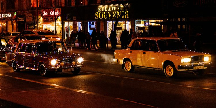 Bolojan: guvernul va reduce acciza la carburanți, nu prețuri voluntare de la comercianți