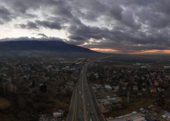 Risc ridicat de avalanșe în masivele montane, raportat la 3 din 5