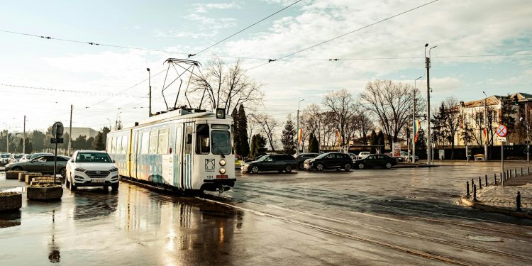 Consiliul General al Bucureștiului analizează eliminarea gratuității pentru mașinile electrice și hibride în parcările…