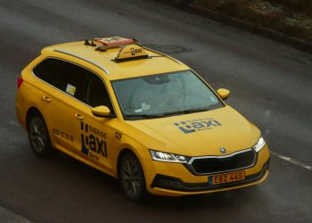Taximetriști din București, loviți de creșterea prețului la motorină, dar impactul nu e uniform