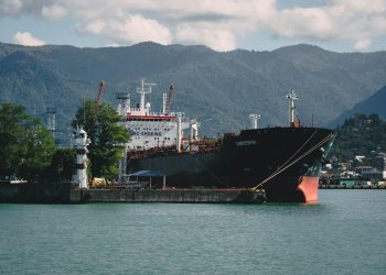 Petrolier chinez sancționat de SUA trece Strâmtoarea Ormuz în pofida blocadei