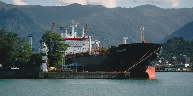 Petrolier chinez sancționat de SUA trece Strâmtoarea Ormuz în pofida blocadei