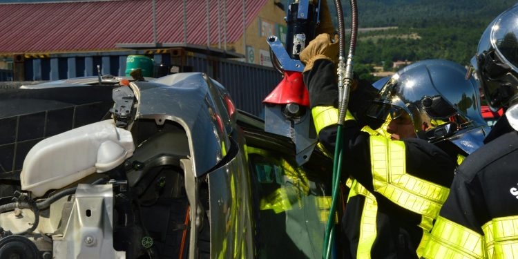 Accident grav în Caraș-Severin: un mort, mai multe răniți, inclusiv copii