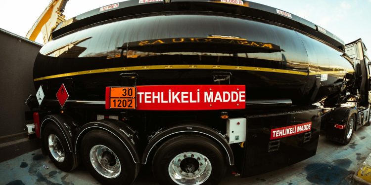 Petrolier sub sancțiuni trece Strâmtoarea O Muz, contrar blocadei americane