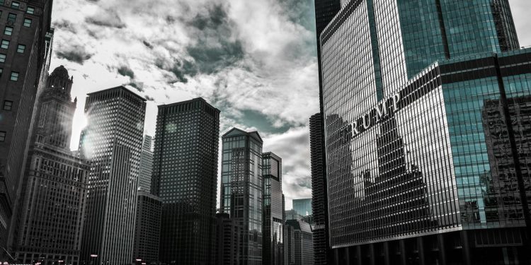 Trump cumpără obligaţiuni în valoare de peste 51 de milioane de dolari în martie