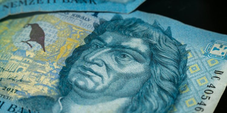 Inflația în România la 9,9% în martie 2026, creșterile la carburanți impulsionează scumpirile