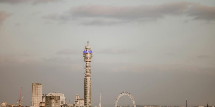 BT finalizează cea mai mare emisiune de obligațiuni din Europa Centrală și de Est