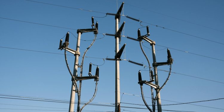 Guvernul pregătește schimbări pentru accesul la rețea în energie, pentru a combate specula cu avizele de racordare