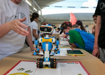 Campania RoboTech Girls in Transylvania stimulează interesul tinerelor pentru tehnologie în Nord-Vest