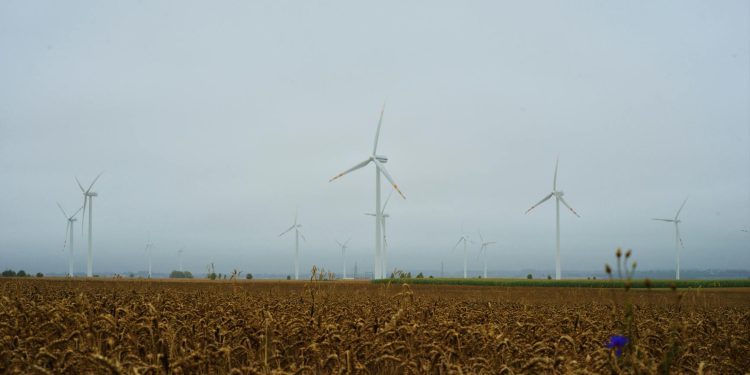 UE poate introduce taxă pe profiturile energetice excepționale pentru a tempera prețurile