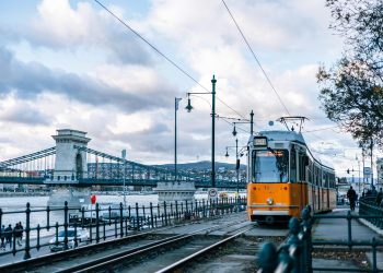 Orbán poziționează persoane-cheie pentru a limita opoziția în Ungaria