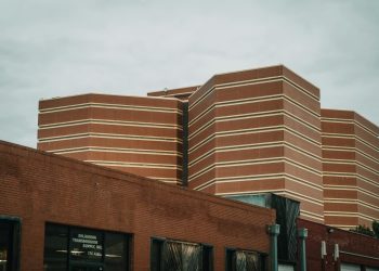 Directorul unui liceu din Oklahoma gestionează un incident cu arme în școală