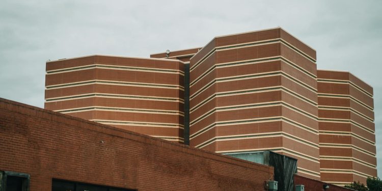 Directorul unui liceu din Oklahoma gestionează un incident cu arme în școală