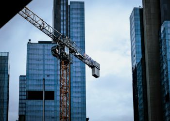 Piața construcțiilor intră într-un new normal: 62% dintre firme anticipează scăderi și eforturi pentru eficiență