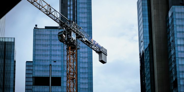 Piața construcțiilor intră într-un new normal: 62% dintre firme anticipează scăderi și eforturi pentru eficiență