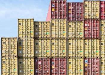 UE majorează taxele la oţelul importat la 50%