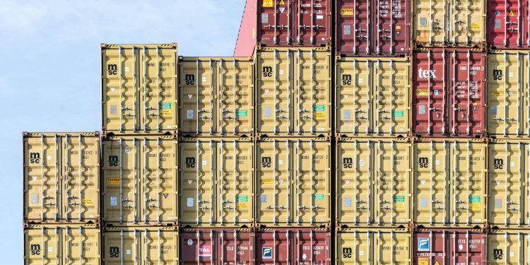 UE majorează taxele la oţelul importat la 50%