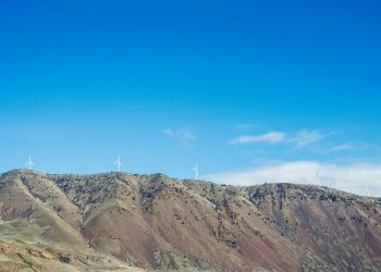 Proiecte fotovoltaice, vândute pe OLX după obținerea avizelor