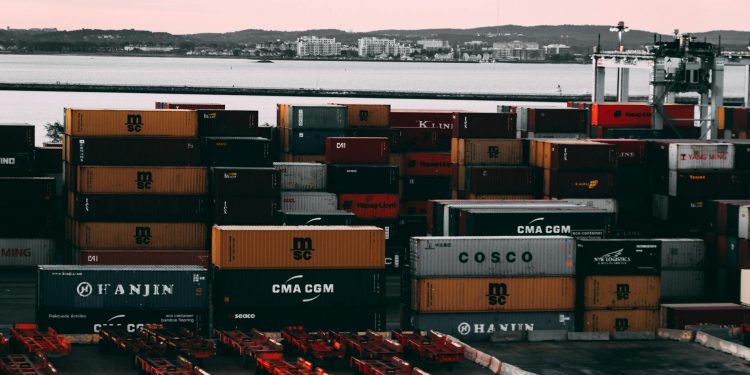 Portcontainer CMA CGM străbate Strâmtoarea Ormuz, prima navă occidentală după debutul conflictului