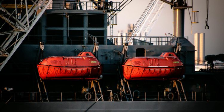 Pernă de scaun a bărcii Titaniculului scoasă la licitație în Anglia