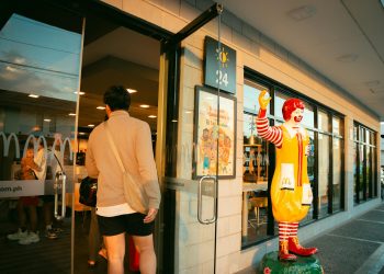 Trump a fost surprins cu pungi de McDonald’s înainte de conferința despre Iran