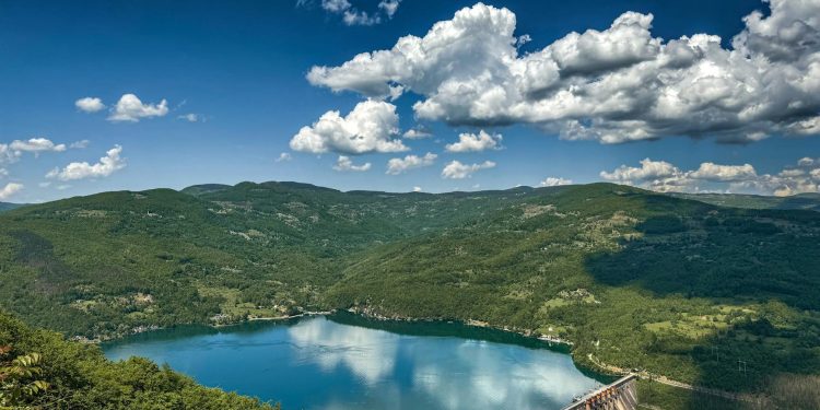 Guvernul explică vânzarea accelerată de acțiuni la Hidroelectrica, Romgaz și Tranzgaz