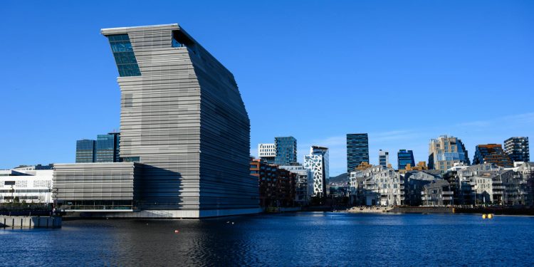 Belugă văzută într-un râu din sudul Norvegiei, mister pentru experți