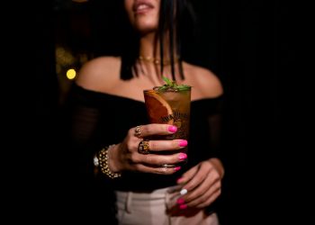 Dăianu: evaziunea fiscală și optimizările fiscale, un blestem pentru România