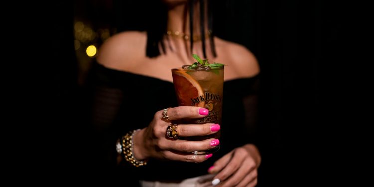 Dăianu: evaziunea fiscală și optimizările fiscale, un blestem pentru România