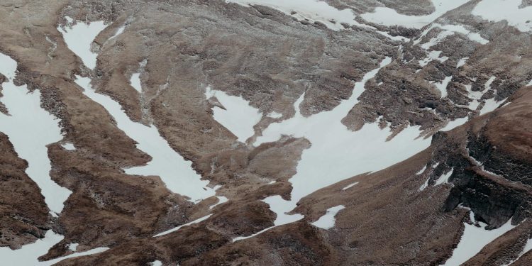 Coloane pe DN-uri mari în mini-vacanța de Paște, aglomerație pe Valea Prahovei și Valea Oltului