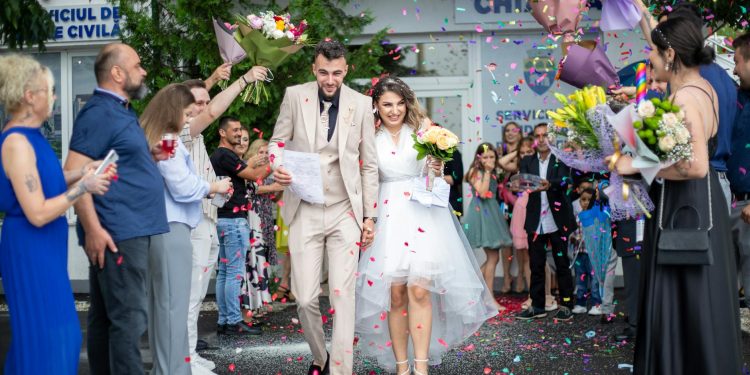 Bolojan respinge demisia, cere asumarea consecințelor pentru orice criză politică