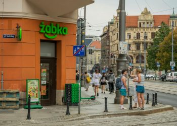 Froo atinge 204 magazine în România în 2026, în creștere rapidă pentru lanțul Żabka