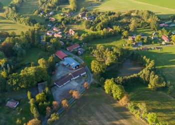 Polonezi arestați în dosarul incendiului la fabrică de drone din Cehia