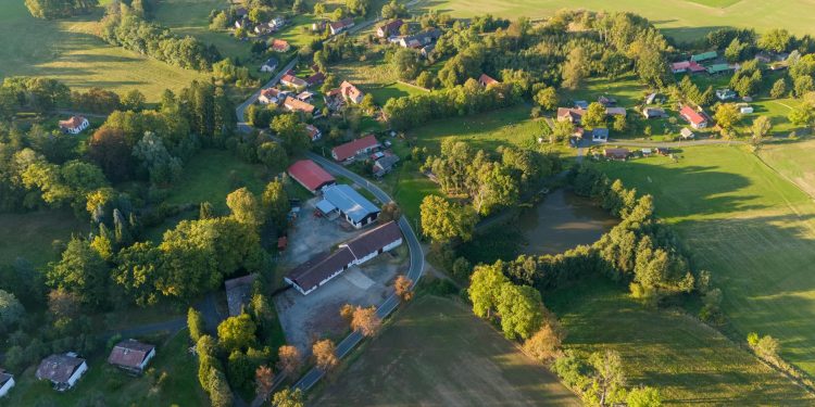 Polonezi arestați în dosarul incendiului la fabrică de drone din Cehia