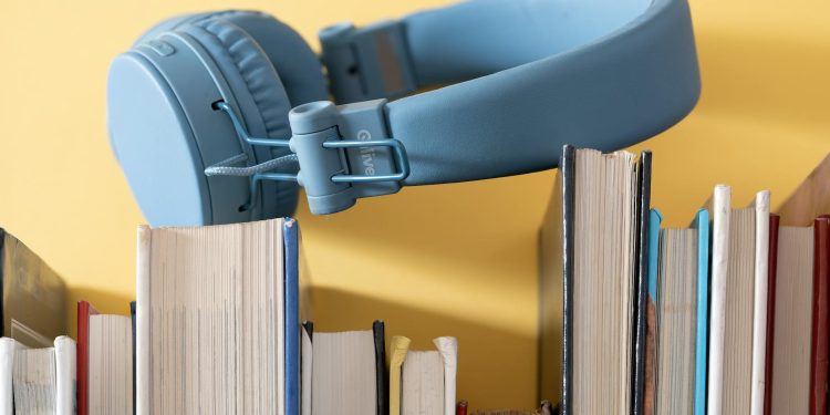 Macron recomandă adolescentului să lase telefoanele și să citească mai mult, în frunte cu o zi fără ecrane