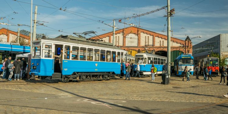 Cum erau plătiți vatmanii și șoferii STB în Bucureștiul de odinioară