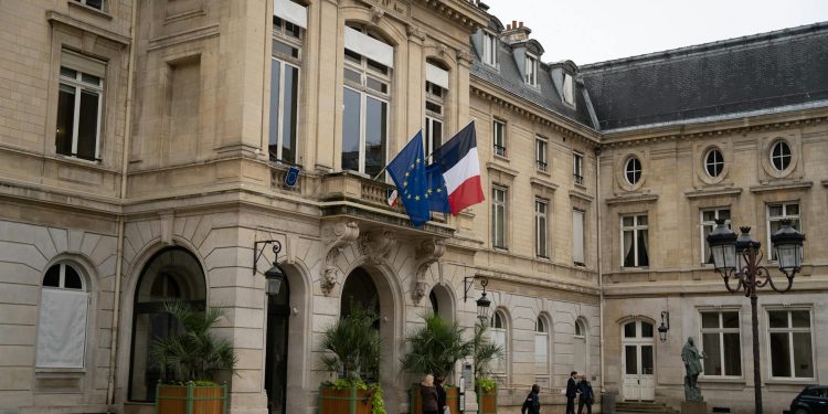 Clauza UE privind asistența reciprocă, descrisă ca fixă de Macron