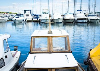 Grecia afectată de furtună de nisip africana și ploi torențiale, transportul perturbat